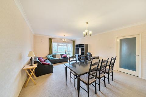 2 bedroom flat for sale, Lodge Close, Edgware, Greater London. HA8 7RL
