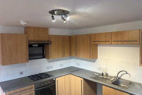 2 bedroom flat to rent, Slade Way, Mitcham, CR4
