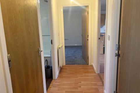 2 bedroom flat to rent, Slade Way, Mitcham, CR4