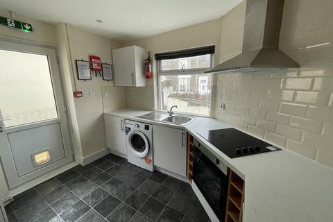 3 bedroom flat to rent, Chaddesley Terrace, Swansea