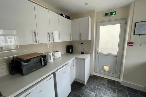 3 bedroom flat to rent, Chaddesley Terrace, Swansea