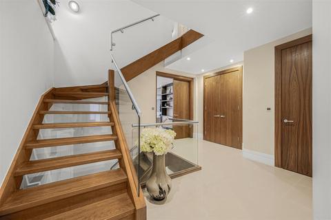 5 bedroom house for sale, Golders Park Close, Golders Hill Park, NW11