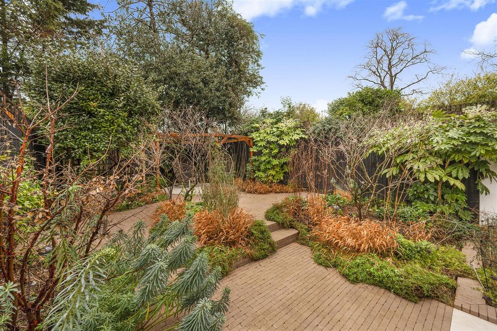 GARDEN2 (2).jpg