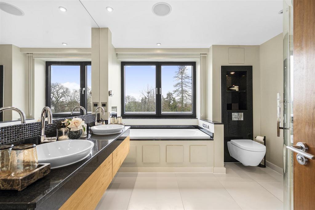 BATHROOM3.jpg