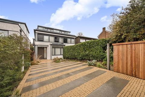 Golders Park Close, Golders Hill Park, NW11