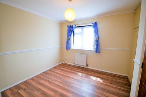 2 bedroom terraced house to rent, Hazelwood Park Close, Chigwell, IG7