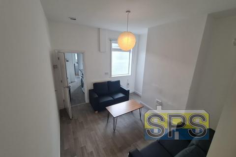3 bedroom terraced house to rent, Darnley Street, Stoke-on-Trent ST4