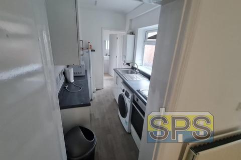 3 bedroom terraced house to rent, Darnley Street, Stoke-on-Trent ST4