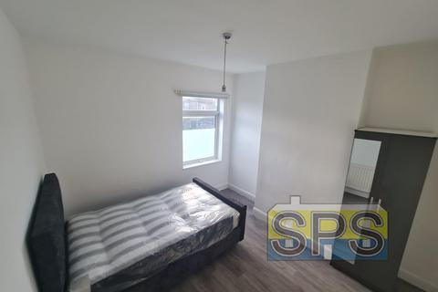 3 bedroom terraced house to rent, Darnley Street, Stoke-on-Trent ST4