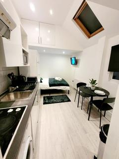 Studio to rent, South Hill Avenue, Harrow HA2