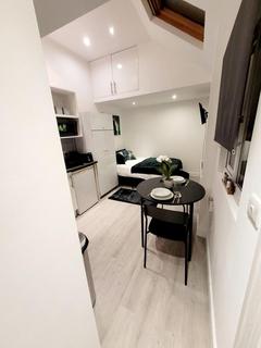 Studio to rent, South Hill Avenue, Harrow HA2