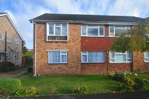 2 bedroom maisonette to rent, Wimborne Close, Epsom KT17