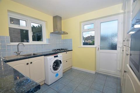 2 bedroom maisonette to rent, Wimborne Close, Epsom KT17