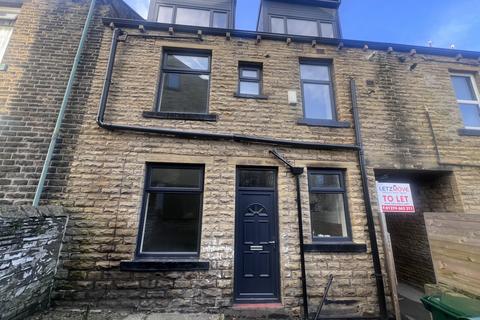 4 bedroom terraced house to rent, Clough Street, Bradford BD5