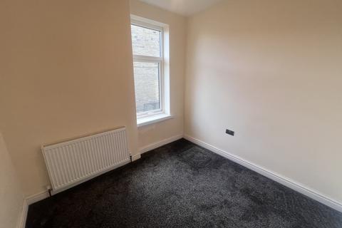 4 bedroom terraced house to rent, Clough Street, Bradford BD5