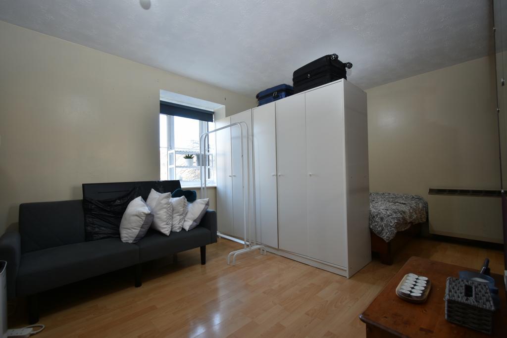 Studio Flat to Rent