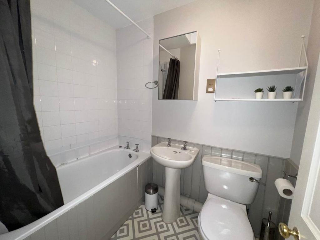 Bathroom 01