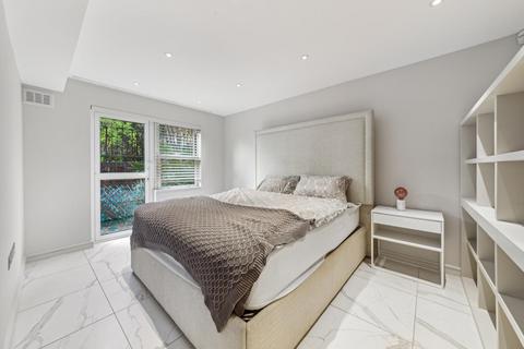 2 bedroom flat to rent, Uverdale Road, London