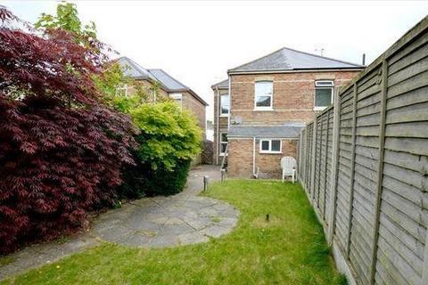 3 bedroom semi-detached house to rent, Gwynne Road, Poole