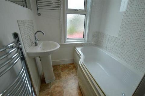 3 bedroom semi-detached house to rent, Gwynne Road, Poole