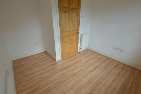 3 bedroom semi-detached house to rent, Gwynne Road, Poole