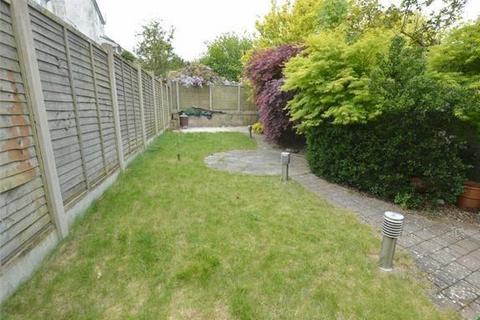 3 bedroom semi-detached house to rent, Gwynne Road, Poole