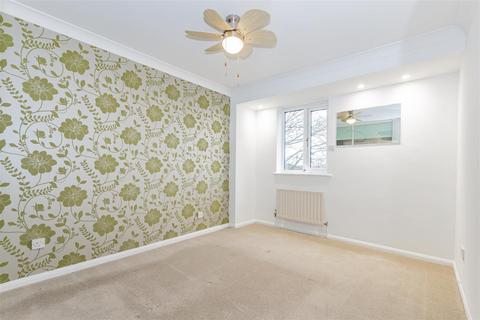 2 bedroom apartment to rent, Woodfall Drive, Crayford, Kent