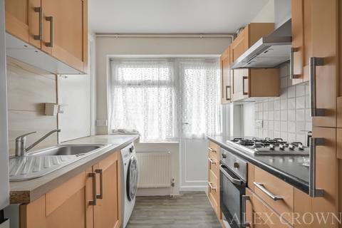 2 bedroom flat to rent, Manor Park Crescent, Edgware