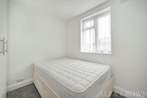 2 bedroom flat to rent, Manor Park Crescent, Edgware