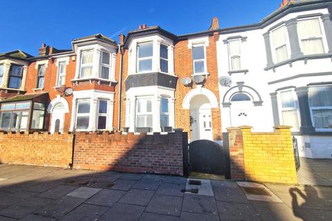 3 bedroom maisonette to rent, Romford Road, Manor Park E12 5JY