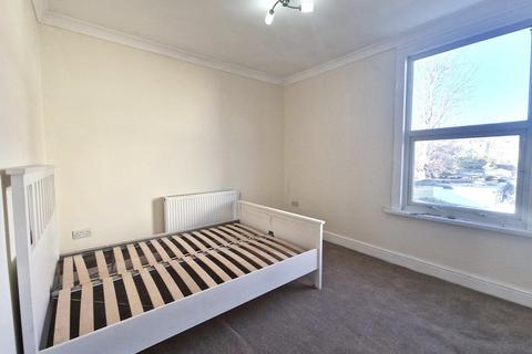 3 bedroom maisonette to rent, Romford Road, Manor Park E12 5JY