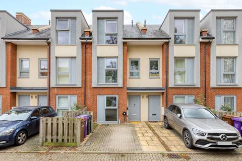 3 bedroom terraced house for sale, Capswell Court, Hitchin SG5