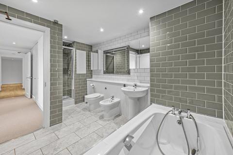 3 bedroom flat to rent, One Porchester Gate, Bayswater Road, London