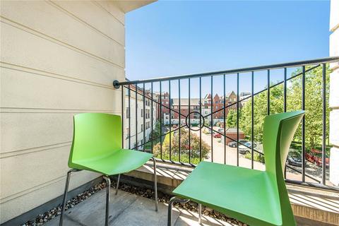 2 bedroom flat to rent, Sherard Court, 3 Manor Gardens