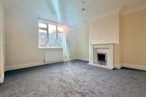3 bedroom semi-detached house to rent, Ravens Crescent, Dewsbury