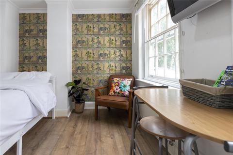 Studio to rent, Alie Street