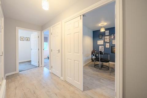 2 bedroom apartment for sale, Whitehall Green, Leeds, West Yorkshire