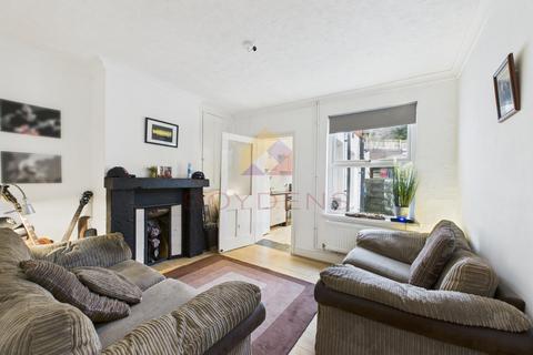 2 bedroom end of terrace house for sale, Maldon Road, Colchester CO3