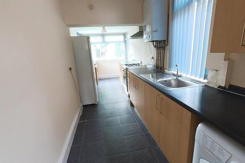 3 bedroom semi-detached house to rent, Fairholme Road