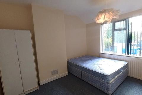 3 bedroom semi-detached house to rent, Fairholme Road