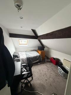 3 bedroom semi-detached house to rent, Burton Road