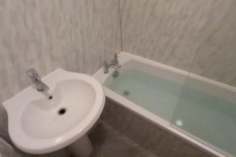 2 bedroom flat to rent, Poplar Street, Greenock, PA15