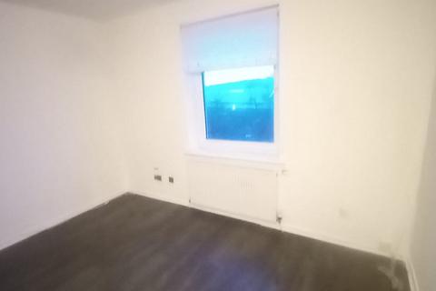 2 bedroom flat to rent, Poplar Street, Greenock, PA15