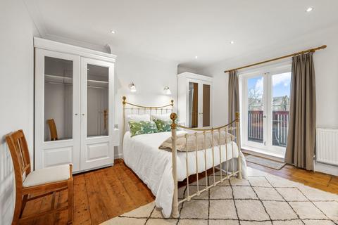 2 bedroom flat for sale, St. Augustines Road, London