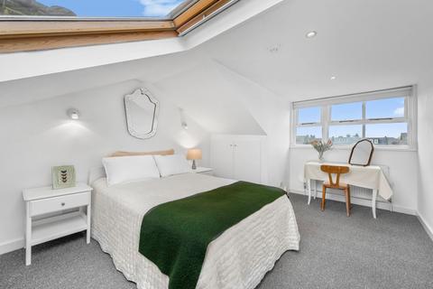 2 bedroom flat for sale, St. Augustines Road, London