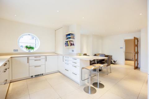 4 bedroom flat for sale, Fairacres, Roehampton Lane, London