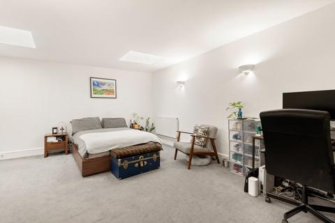 1 bedroom flat to rent, Este Road, London