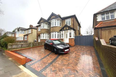 3 bedroom semi-detached house to rent, Raeburn Avenue, Surbiton KT5