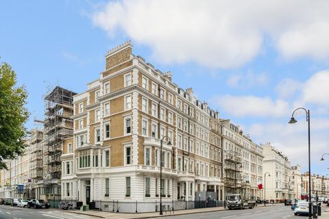 3 bedroom flat for sale, Gloucester Road, South Kensington, London, SW7
