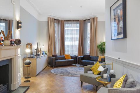 3 bedroom flat for sale, Gloucester Road, South Kensington, London, SW7